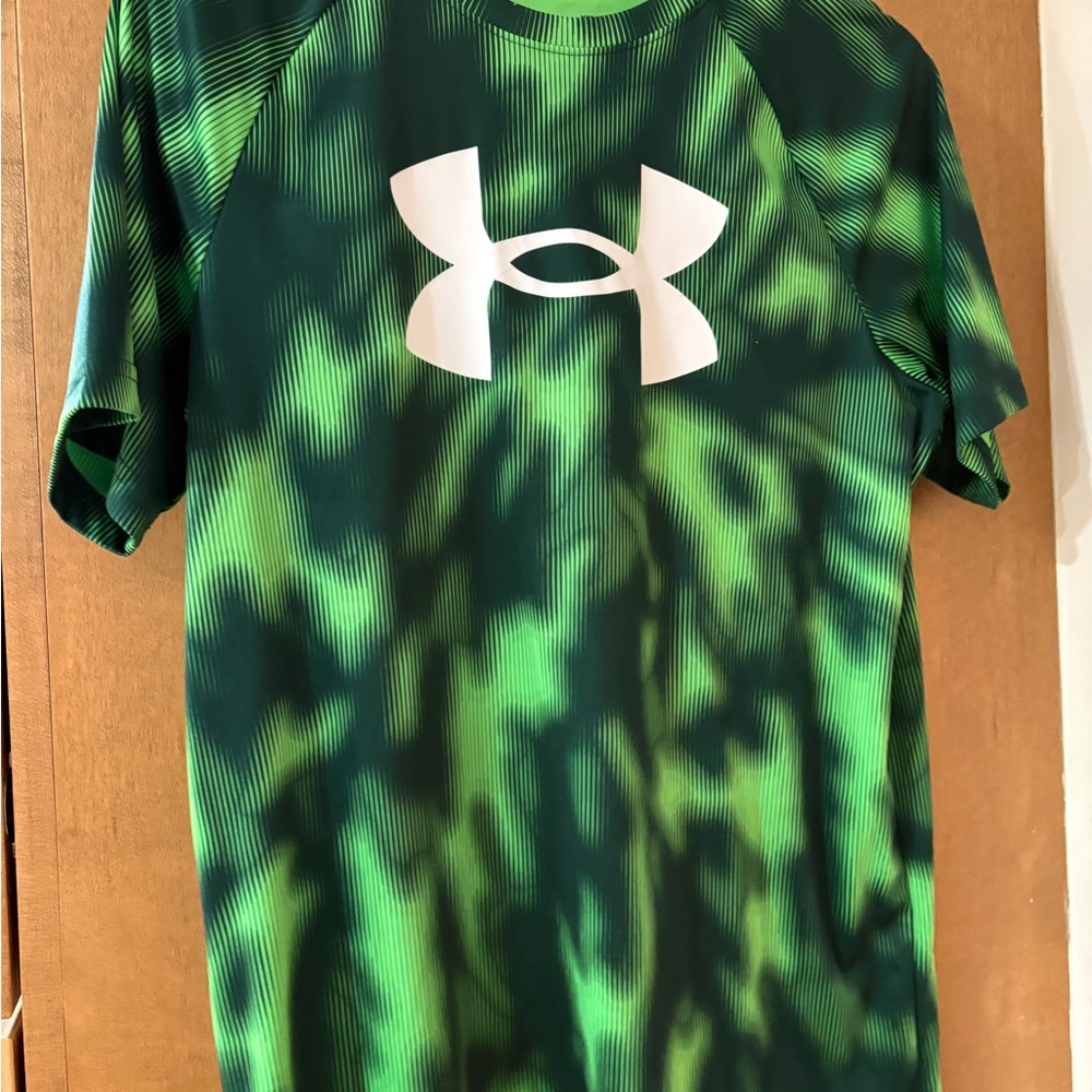 Under Armour Green and Black T-Shirt Dry-fit Youth Extra Large